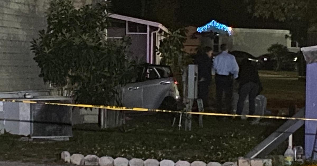 Deputies: 2 people shot, crash car into mobile home | FOX 35 Orlando
