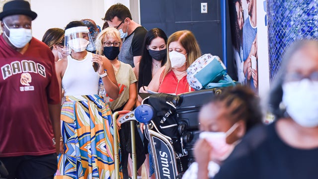 Thanksgiving flight bookings top pre-pandemic levels