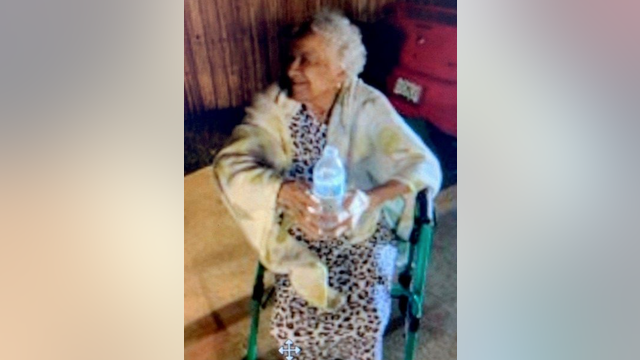 Deputies: Woman found lost, ringing doorbells reunited with family