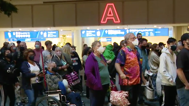 Travelers pack Orlando airport ahead of Thanksgiving: Check flight status here