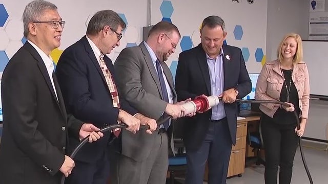 UCF unveils new microgrid control lab as training for students