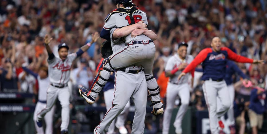 The Atlanta Braves celebrate their 7-0 victory against the Houston News  Photo - Getty Images