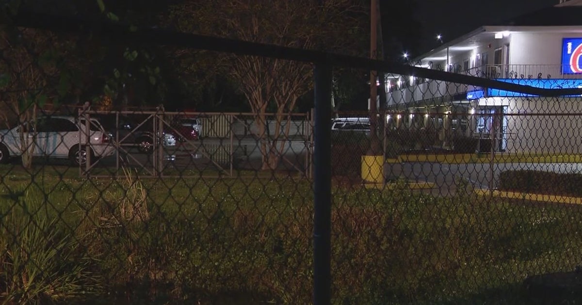 Deputies investigate fatal shooting near Orange County motel | FOX 35 ...