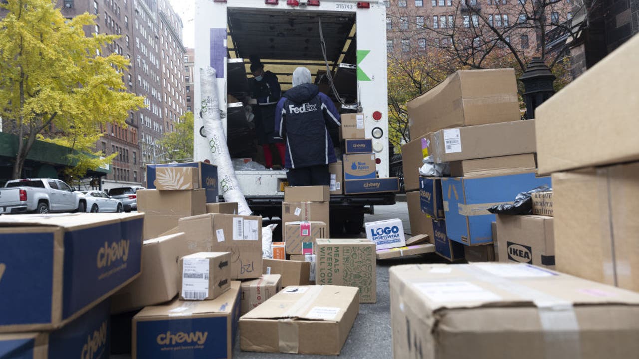 Holiday shipping deadlines approach for FedEx, UPS, USPS customers - Vimarsana News