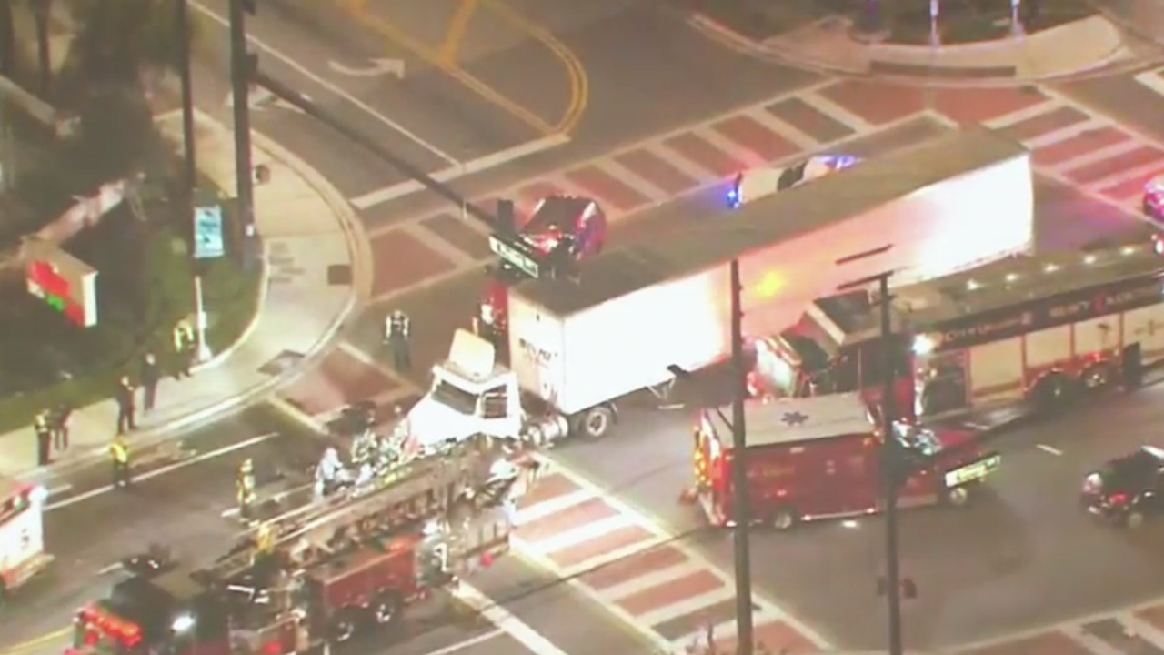 Crash involving semi-truck shuts down part of major Orlando ...