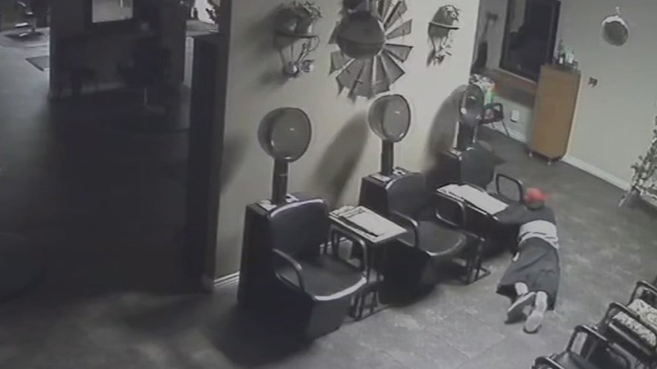 Slithering 'snake burglar': Man steals thousands from California hair salon - Vimarsana News