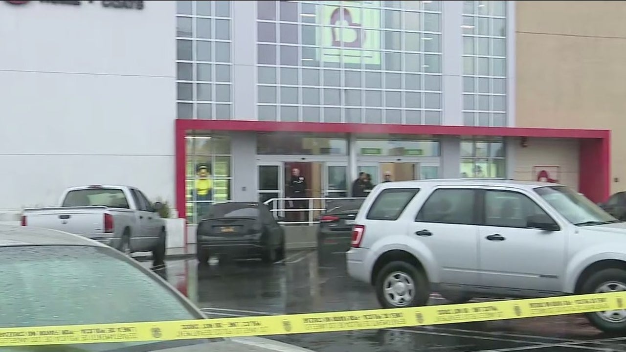 North Hollywood shooting at Burlington Coat Factory leaves teen girl, suspect dead - Vimarsana News