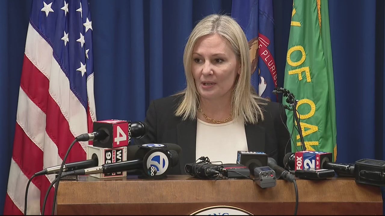 Prosecutor says gun was 'freely available' to Oxford High School shooter, mulls charges for parents - Vimarsana News