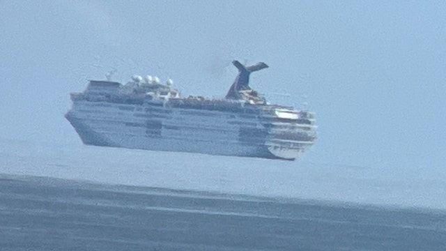 Photo shows 'hovering' cruise ship off Florida coast, viewer says