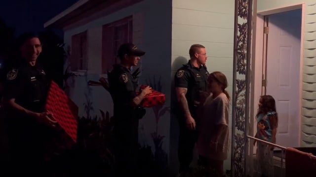 Orange County deputies set up Christmas surprise for family of single mom
