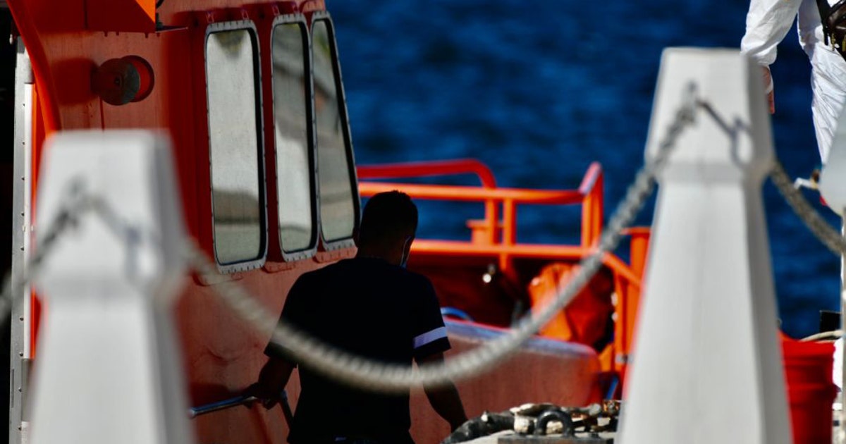 Spanish emergency crews rescue 319 migrants at sea, 18 more feared dead ...