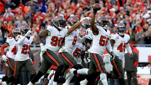 Brady throws for 2 TDs, Bucs dominate Eagles 31-15