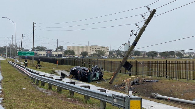 Portion of US Highway 192 close after car crashes into utility pole