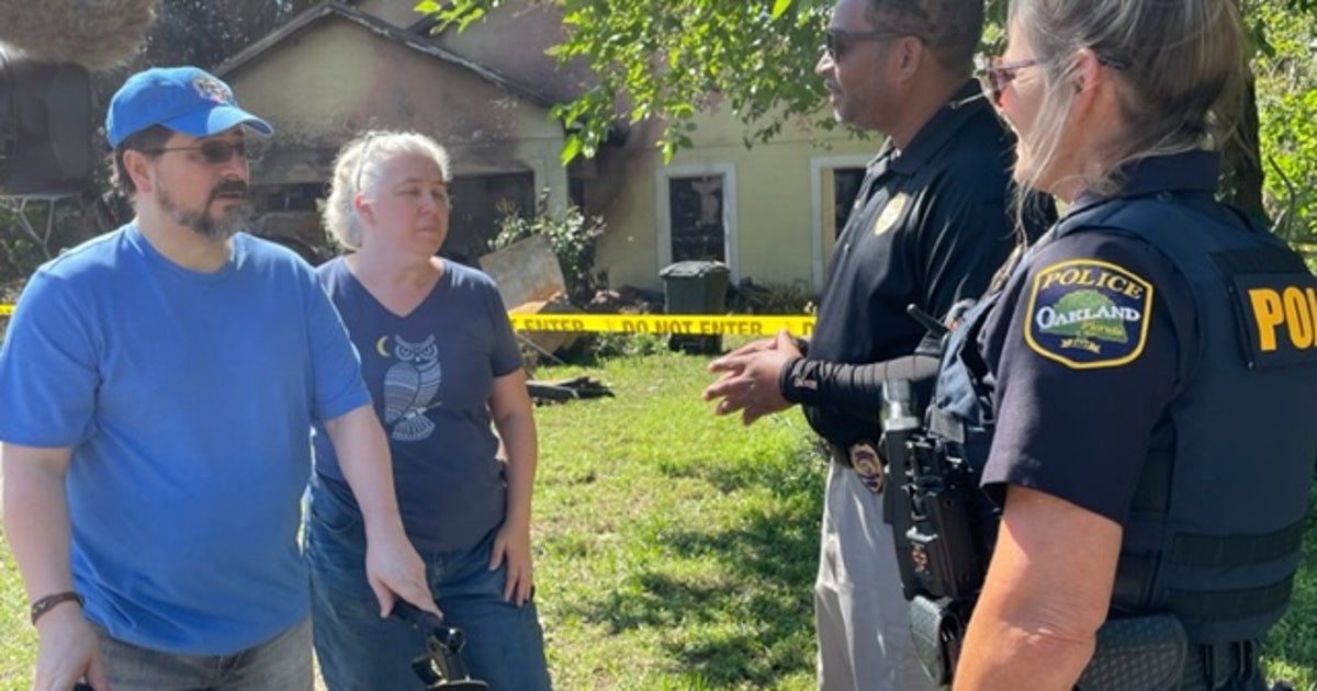 3 Oakland police officers rescue couple from burning home | FOX 35 Orlando