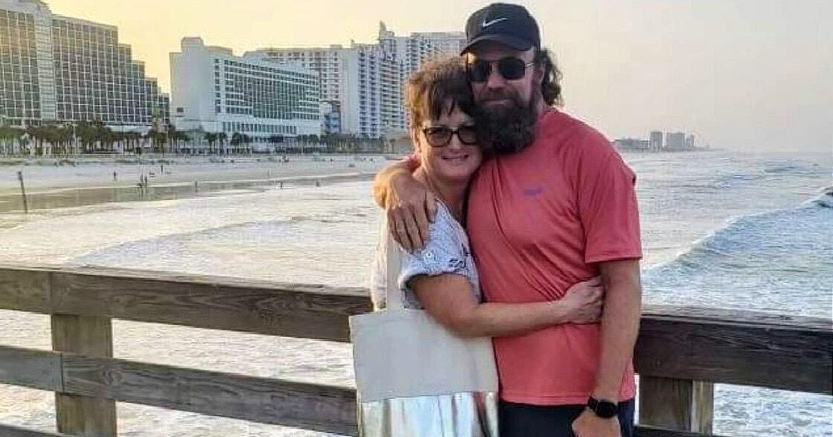 Police ID couple stabbed with throats slashed while riding bikes in ...