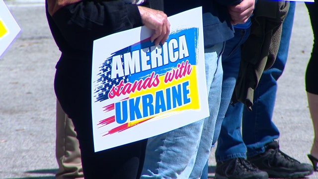 Lake County residents gather to show support for Ukraine
