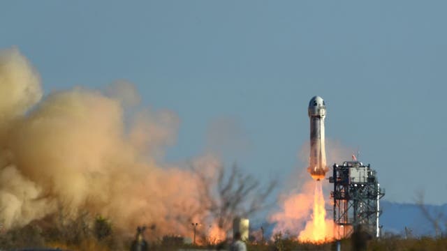 Blue Origin New Shephard space flight photos: Liftoff and landing
