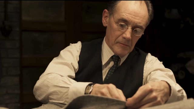 Review: Mark Rylance is well-suited to the gangland tension of 'The Outfit'