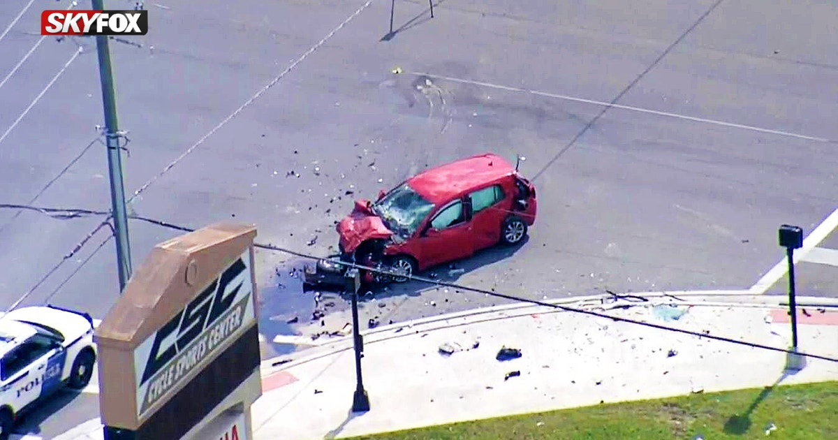 1 dead, 1 taken to hospital following crash in Orlando | FOX 35 Orlando