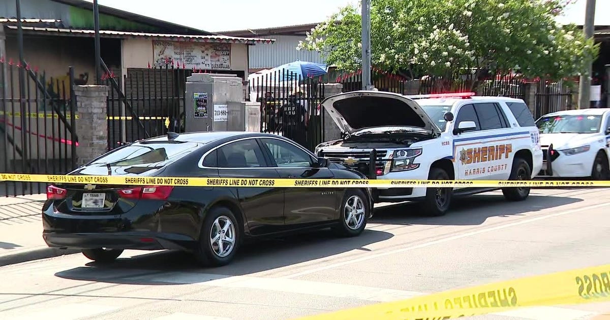 Houston flea market shooting leaves 2 dead and at least 3 injured | FOX ...