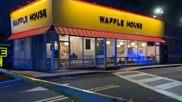 Shooting outside Orlando Waffle House leaves 2 hurt, police say