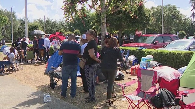 Orlando's immigration crisis: Rep. Demings proposes short-term solutions for ICE office crowds