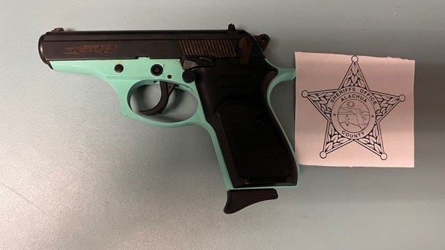 Deputies: Florida middle school student arrested for bringing loaded gun to school