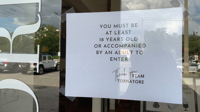 Orlando restaurant bans some students from pizzeria