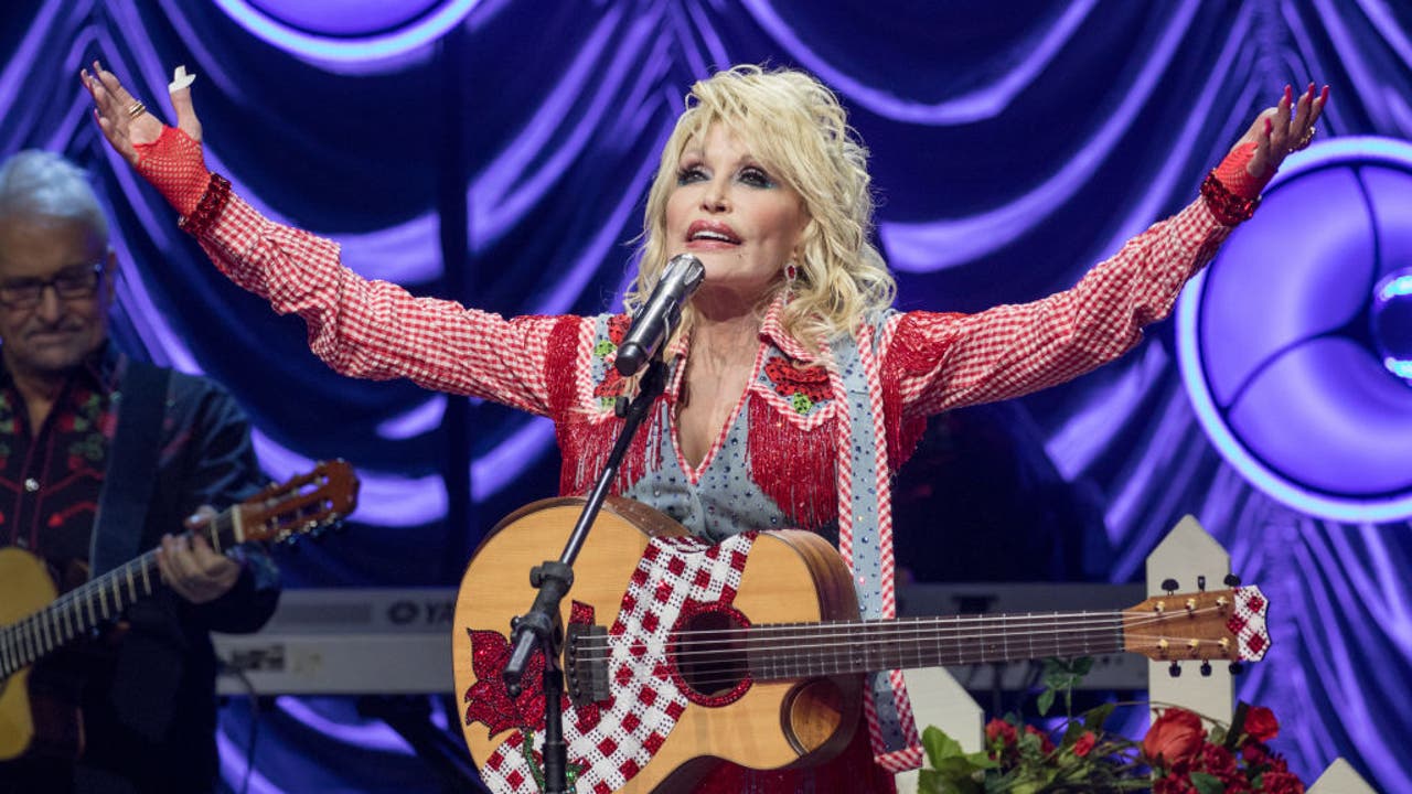 Live like Dolly Parton with a stay on her tour bus - Vimarsana News