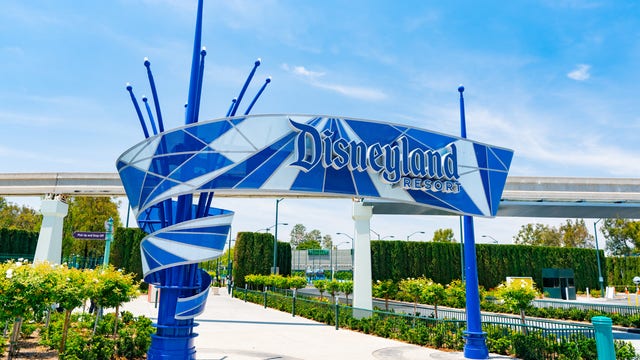 Did someone really spray Cheez Whiz while riding Big Thunder Mountain at Disneyland?