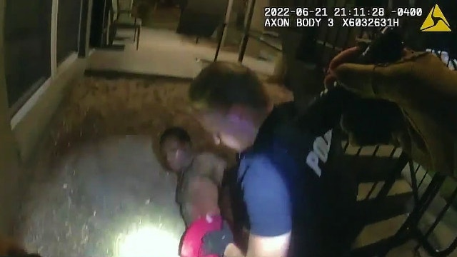 ‘The guy is inside bleeding out:’ IHOP employees call 911 after man gets shot