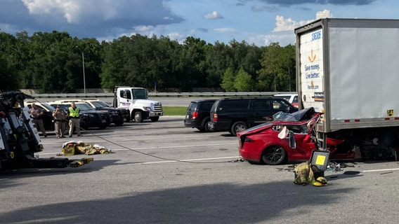 2 killed after Tesla crashes into parked tractor-trailer at Florida rest stop