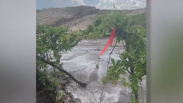Apopka residents say construction site is causing flooding in their neighborhood