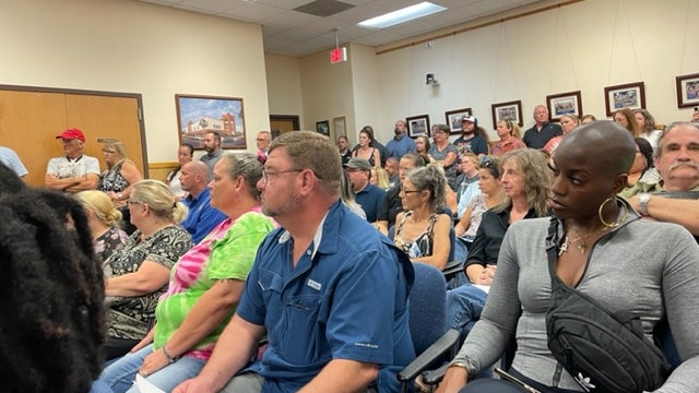 'It's insane': Leesburg residents concerned by $700 and $800 electric bills