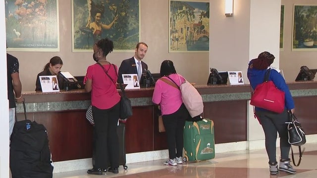 Orlando hotel owner discounting rooms as Hurricane Ian evacuees head to Central Florida