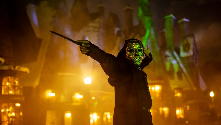 The SATURDAY SIX Looks at THE DARK ARTS in Universal's Wizarding