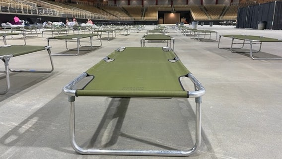 Florida residents seek shelter from Ian's wrath, count blessings despite losses