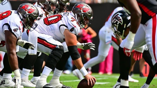 Boy tackled by security after running on field at Tampa Bay Bucs game