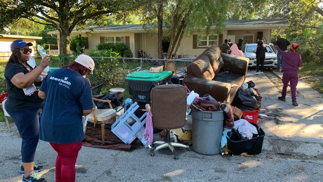 Orlo Vista residents clean up after Hurricane Ian leaves them in deplorable conditions