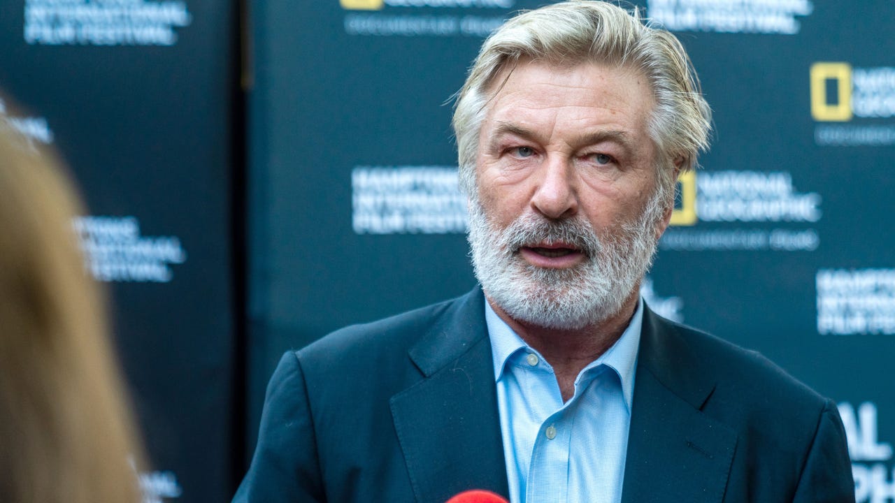 Alec Baldwin files lawsuit against 'Rust' crew to 'clear his name' - Vimarsana News