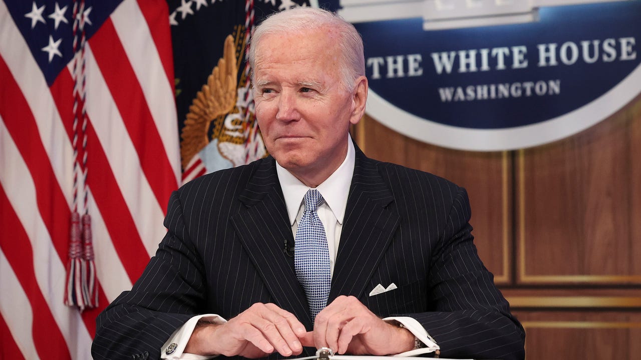 Biden celebrates 80th birthday, mulls 2nd White House bid - Vimarsana News