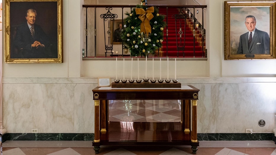 WhiteHouseHolidayDecor_Menorah.jpg