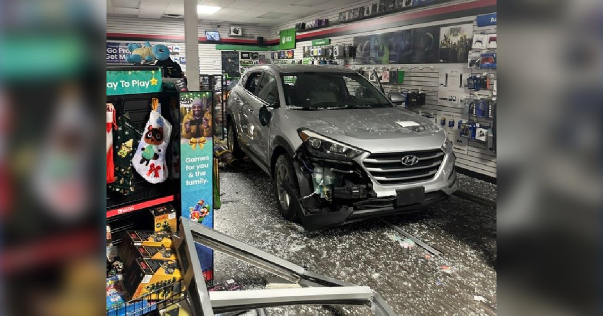Police: Suspected burglars crash car into Orlando GameStop | FOX 35 Orlando