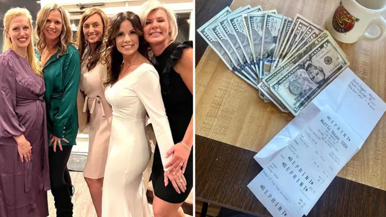 Alabama 'Friendsgiving' diners tip Waffle House waitress $1,125: 'Normalize being kind' - Vimarsana News