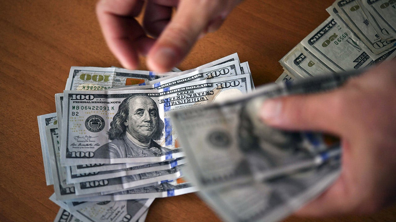 Americans' personal savings rate nears all-time low, economic analysis shows - Vimarsana News