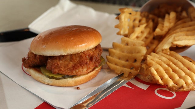 Hungry Florida boaters shell out 'best $50 ever spent' for fast food delivered at sea