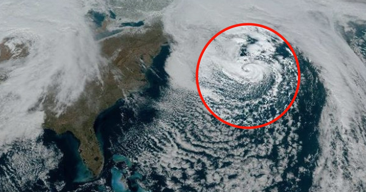 洋楽 HUrricane / terms&deff nish'n(s) TROPICS: While NHC now has three areas of interest highlighted