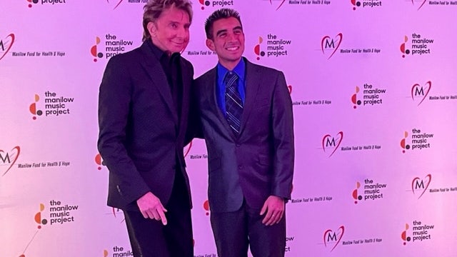 Central Florida music teacher receives Manilow Music Project award from iconic singer