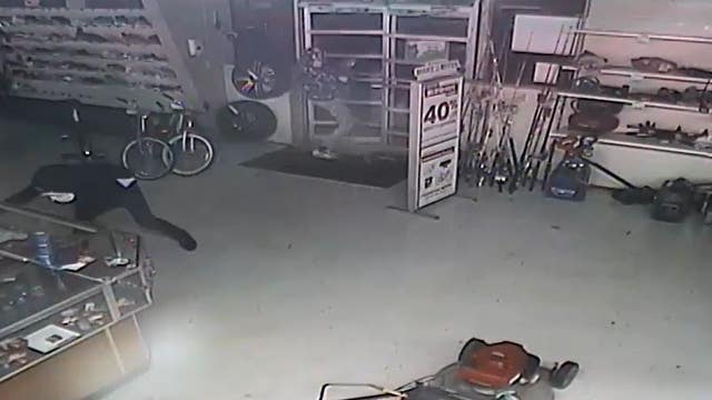 VIDEO: Masked suspects break into Sanford pawn shop with saw and steal jewelry, electronics, police say