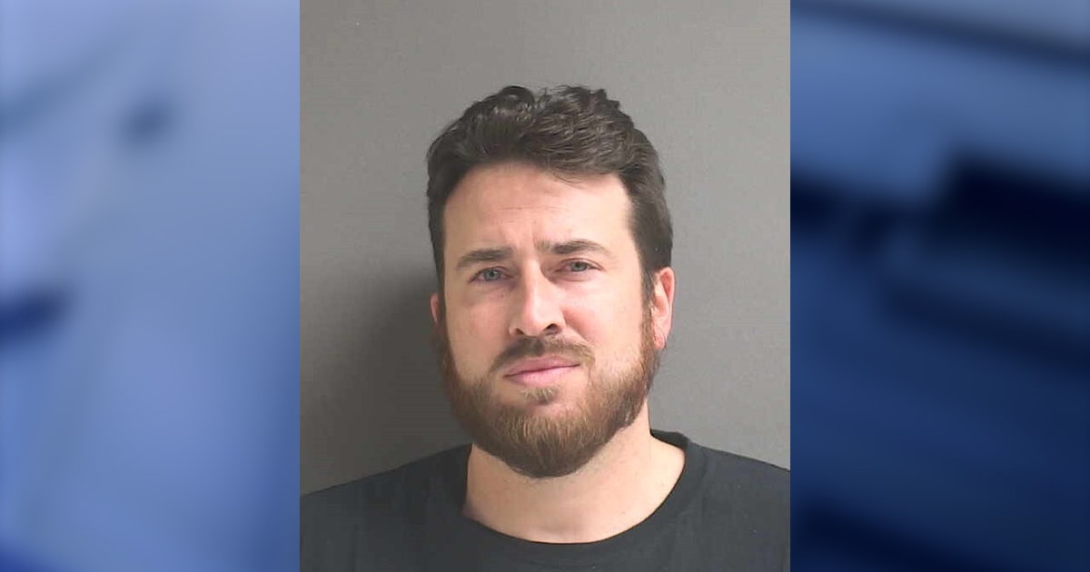 30 more women contact police after Florida high school teacher arrested ...